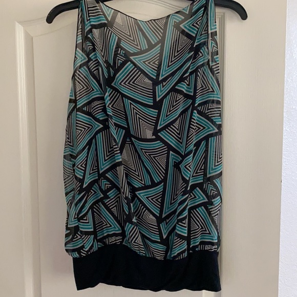 Black, green, white woman’s tank style shirt. Loose fitting too w/ fitted waist - Picture 8 of 11